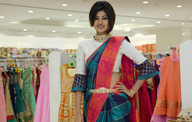 Oviya in OMR Saravana Stores Inauguration Stills