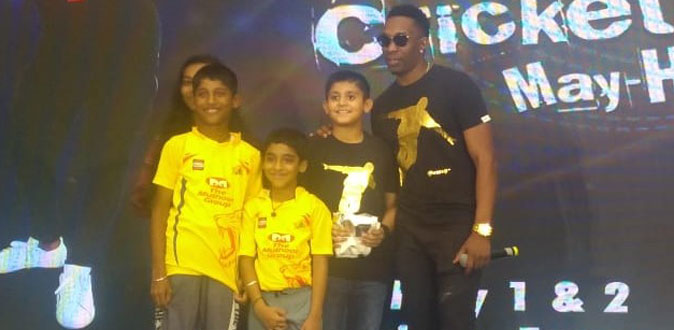 DJ Bravo enthralls cricket fans in city at Express Avenue mall
